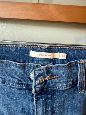 Levi’s Boyfriend Distressed Jeans – Women’s Size 29 thumbnail 3