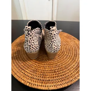 Jolima Womens Dalmatian Print Side Cutout Ankle Booties Pointed Toe‎ Size 7 thumbnail 6