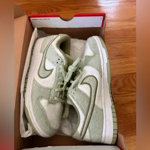 Nike dunk low SE fleece pack sneakers in honeydew thumbnail 2