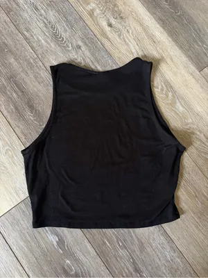 Live In The Moment Women’s Black Cropped Tank Top thumbnail 3