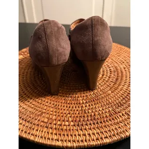 Clarks Artisan Suede Wedge Booties Taupe Brown Snake Embossed Heel Side Zip 9.5M thumbnail 6