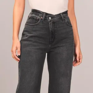 NWT Abercrombie and Fitch Curve Love Ultra High Rise 90s Slim Straight thumbnail 6