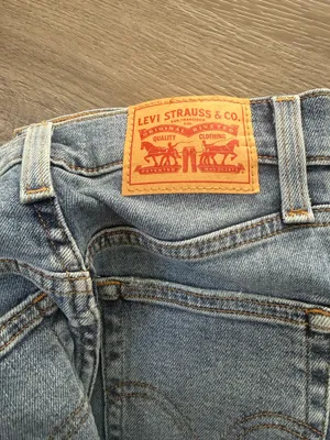 Levi’s Mom Jeans High-Rise thumbnail 5