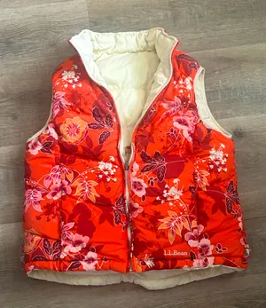 LL Bean Woman Red Floral Quilted Puffer Vest Reversible Fall/Winter Size Small thumbnail 1