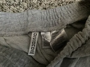 H&M Sweatshorts thumbnail 2