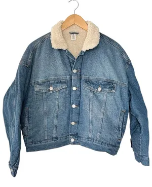 HM Light Wash Denim Sherpa Lined Boxy Jacket Size S Like New Trucker thumbnail 1