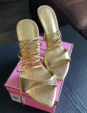 Elegant Gold Women's Strappy Sandals Size 7 thumbnail 1