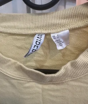 h&m yellow crewneck  thumbnail 3