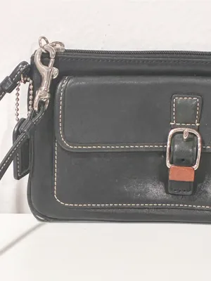 COACH "SOHO" Vintage Leather Wristlet Black Snap Zipper Closure thumbnail 2