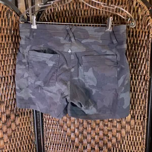 Prana Camouflage Shorts Size 8 Stretchy thumbnail 2