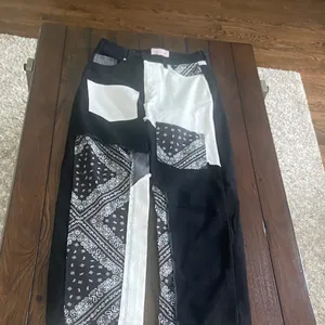 Revice Denim Jeans Women’s Size 26 Black White Bandana Patchwork jeans thumbnail 2