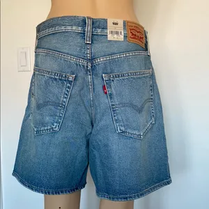 NWT Women's Levi's 94 Baggy Jean Shorts thumbnail 3
