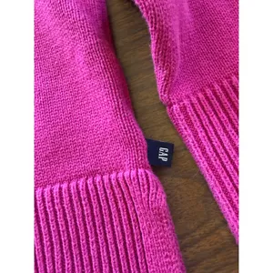 GAP Womens Fuchsia Pink Ribbed Hem Crewneck Sweater‎ Size Medium Side Slit Knit thumbnail 2