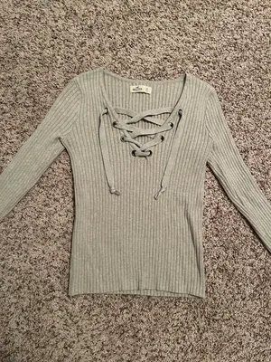 Hollister Long Sleeve thumbnail 1
