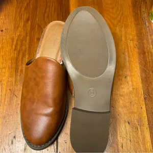 Universal Threads NWOT Tan Slip-On Mules Maura Style thumbnail 4