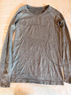 Lululemon Swiftly Tech Long Sleeve Crew Heather Gray Women’s Size 8 thumbnail 1