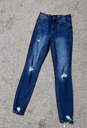 Ripped Skinny Jeans thumbnail 3