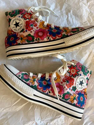 Converse Chuck Taylor All Star Lift Platform High Allover Florals. Women’s 7 thumbnail 1