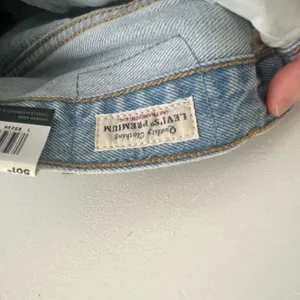Levi’s Women’s 31 Button Fly Denim Shorts New NWT Premium thumbnail 6