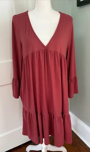 entro Rust Red V-Neck Long Sleeve Tiered Dress Size Medium thumbnail 1