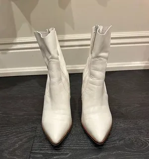 Steve Madden Short White Pointed Toe Boots thumbnail 1
