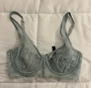 Victoria's Secret Lace Bra thumbnail 1