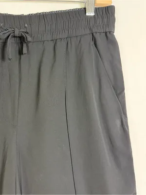 ALC Frank Women Sz 8 Black Bermuda Viscose Short Drawstring Pull On Quiet Lux Golf thumbnail 4