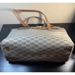 Michael Kors Signature Handbag Brown With Gold tone Lock Zippered thumbnail 12