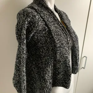 size 6 black/white knit shrug cardigan thumbnail 2