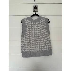 Abercrombie & Fitch Women’s XS Grey White Houndstooth Sweater Vest thumbnail 4