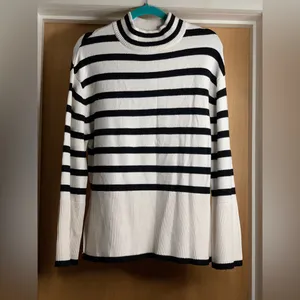 Zesica Striped Oversized Ribbed Side Slit Women's Sweater. Size-Medium. Parisian thumbnail 3