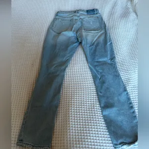 Abercrombie Ripped Light Wash Skinny Jeans thumbnail 4