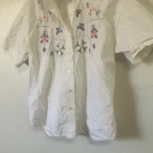 FINAL MARKDOWN Capacity Floral Embroidered Button thumbnail 1