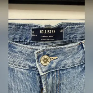 Hollister Low-Rise Baggy Distressed Light Wash Jeans Size 14R Y2K style thumbnail 2