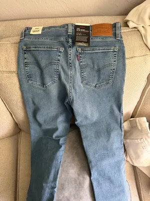 Levi's 724 High-Rise Straight Jeans thumbnail 4