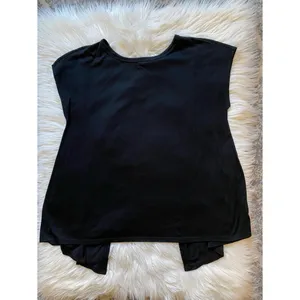 Old Navy Split back active top thumbnail 2