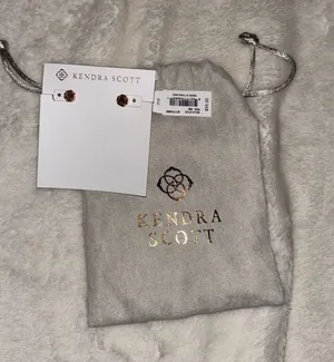 New Kendra Scott Rose Gold Earings thumbnail 1