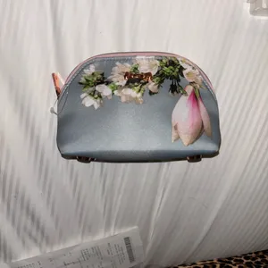 Ted Baker Mini Bag Perfect For Chargers/Cosmetics/ Anything You Want It To Be thumbnail 2