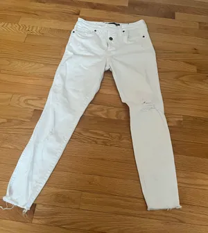 White Size 4 thumbnail 1