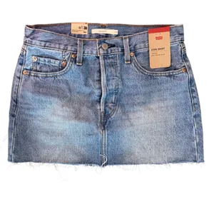 NWT‎ Levi's Icon Denim Mini Skirt High Rise Raw Hem Light Wash Size 28 thumbnail 5