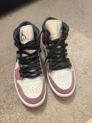 Nike Air Jordan 1 Mid SE Berry Pink Size 7.5 thumbnail 3