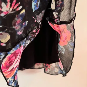 Express - Sleeveless Floral Cami Top in Black Multi thumbnail 2