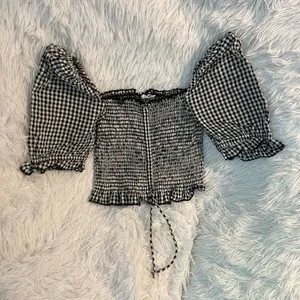Cute ruched Gingham tie ruffle crop top thumbnail 1