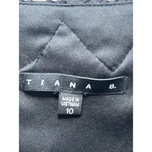 Tiana B. Black Applique Cocktail Dress Size 10 Ruched‎ V-Neck Sleeveless thumbnail 7