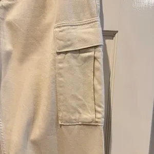 Banana Republic Beige Utility High Rise Cargo Pants‎ Size 34 (measures 29/8) thumbnail 5