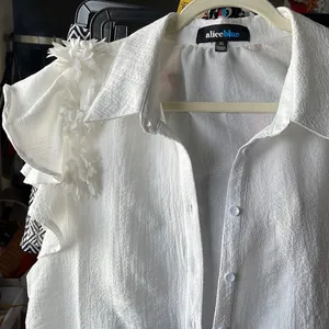 NWT Alice Blue White Blouse w 3 D flowers XL thumbnail 2