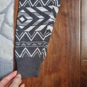 Sweater joggers by American Eagle size xs super cute and stylish . Not b… thumbnail 2