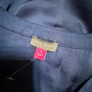 Vince Camuto Navy Blue Satin V-Neck Long Sleeve Blouse Small NEW thumbnail 4