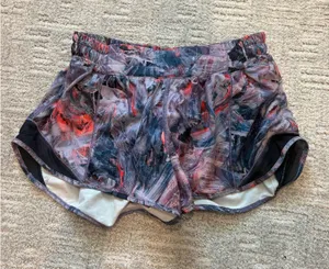 Lululemon Shorts Hotty Hot 2.5" Low-Rise thumbnail 1