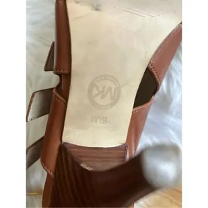 Michael kors brown leather strapped heels size 8.5 thumbnail 6